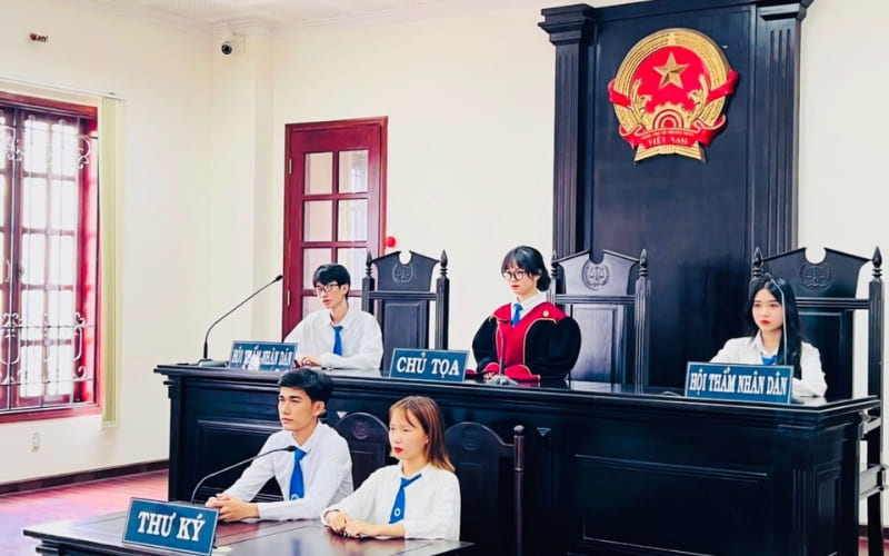 Nhóm ngành Luật khối C00