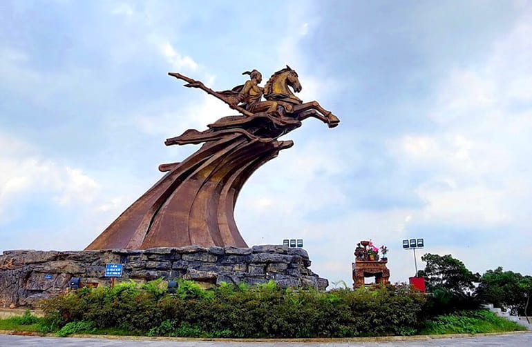 Kể lại truyện Thánh Gióng bằng lời văn của em ngắn gọn lớp 6
