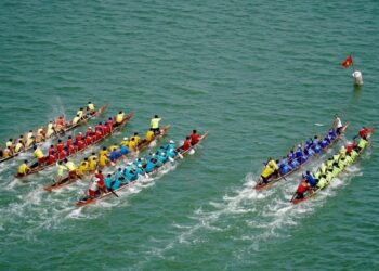 Viết đoạn văn thể hiện tình cảm cảm xúc về một lễ hội của quê hương em lớp 5