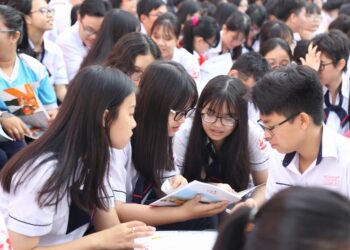 8 Nhược điểm của học CAO ĐẲNG - Nên biết trước khi học