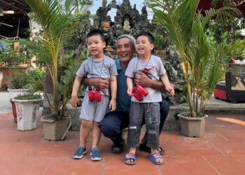 Viết bài văn biểu cảm về ông ngắn gọn lớp 7 3 mẫu