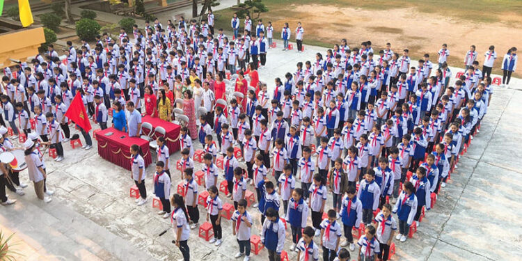 Bài văn tả cảnh chào cờ lớp 6 ngắn nhất đạt 8 điểm