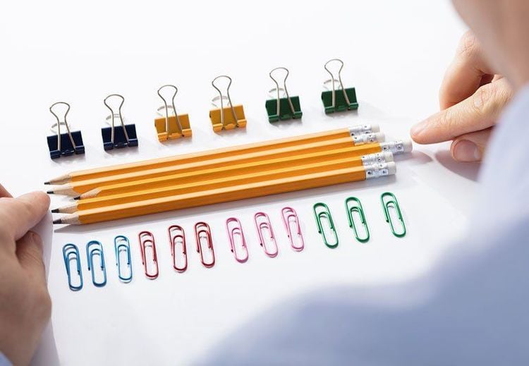 Quá ám ảnh về những con số, sắp xếp thứ gì đó theo trật tự cũng là biểu hiện của rối loạn ám ảnh cưỡng chế.