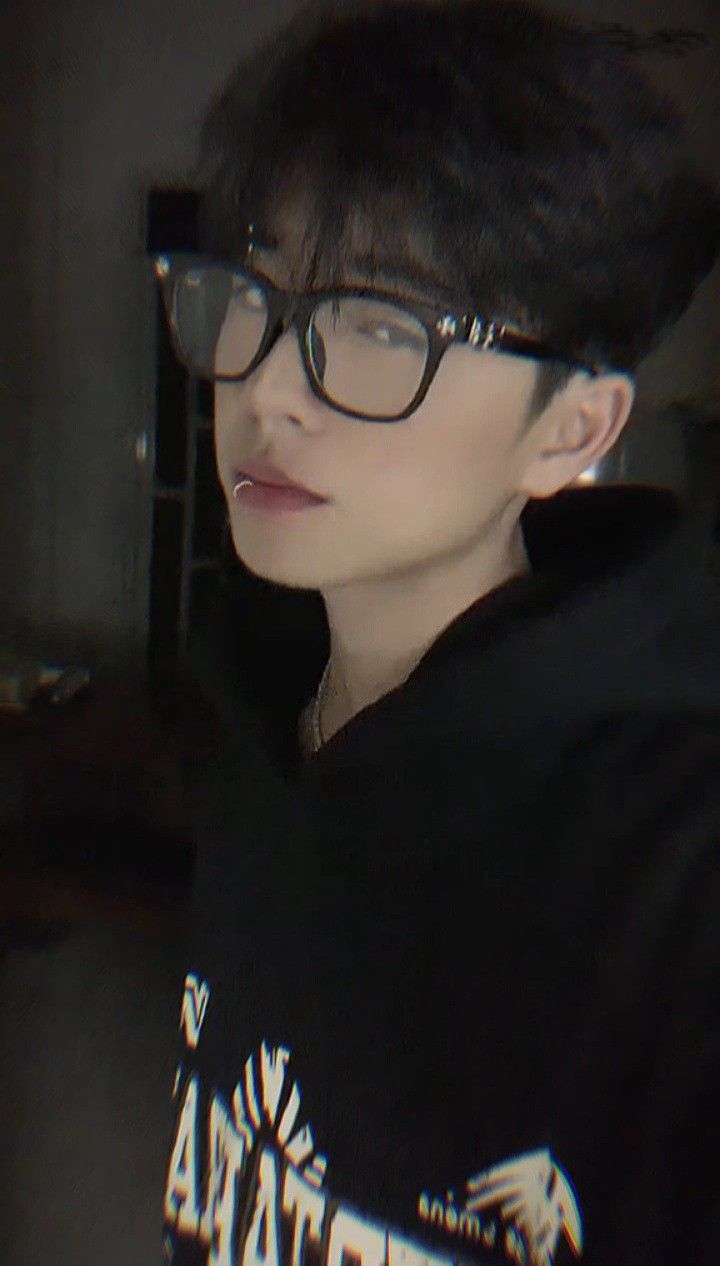 Một loạt ảnh trai đẹp K9 gợi nhớ đến những năm tháng học trò trong sáng