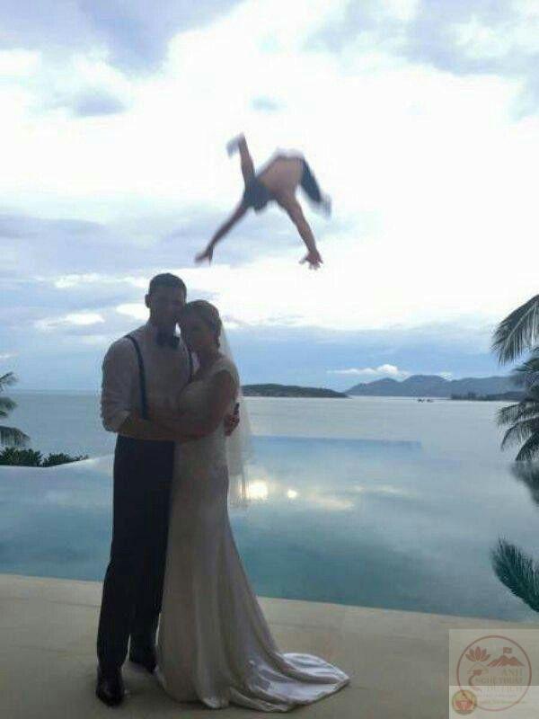 Ảnh chế ngày cưới thường mang sắc thái dí dỏm và lan tỏa năng lượng tích cực