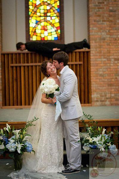 Câu chuyện trong ngày cưới được chế lại khéo léo khiến cư dân mạng bật cười