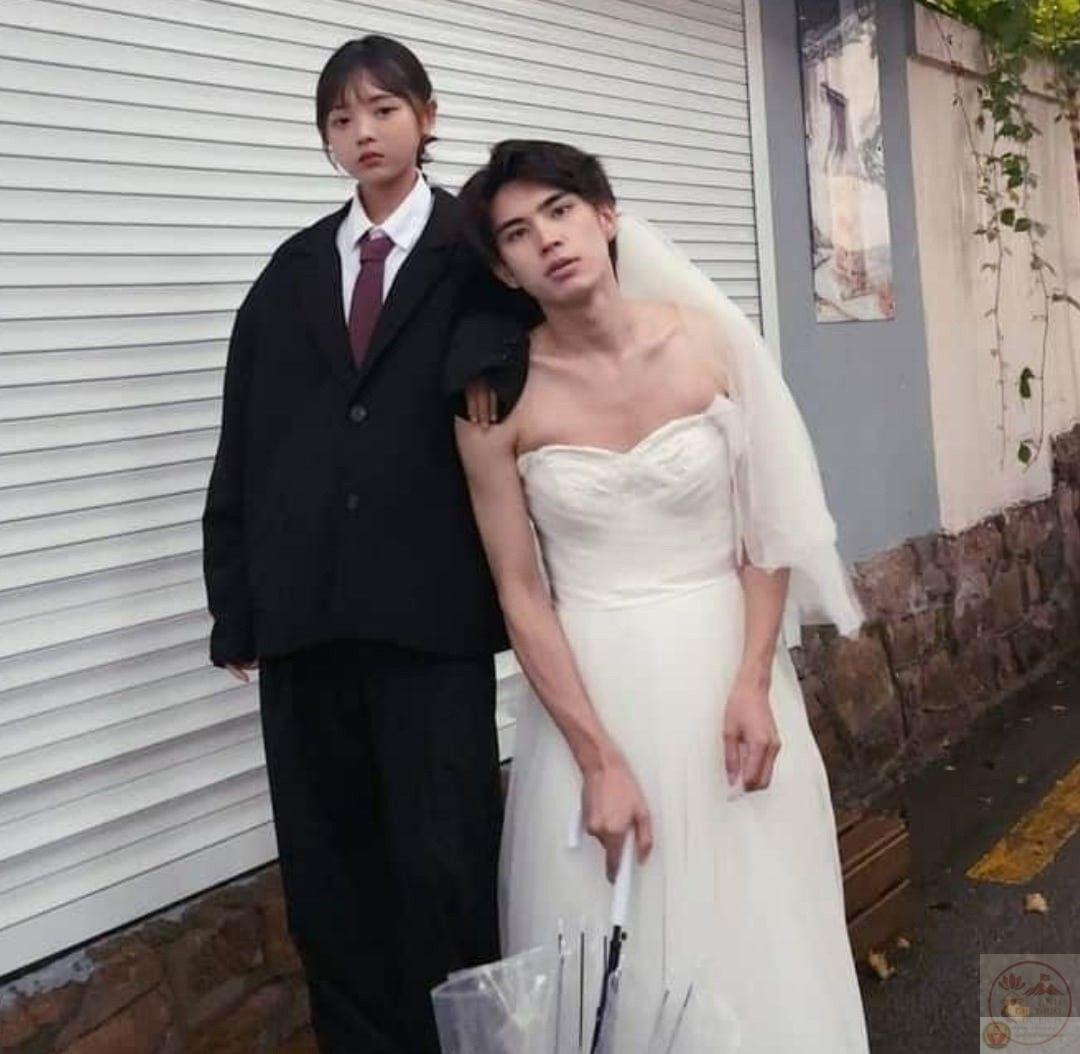 Đám cưới được biến thành meme vui nhộn khiến dân mạng thích thú chia sẻ rầm rộ