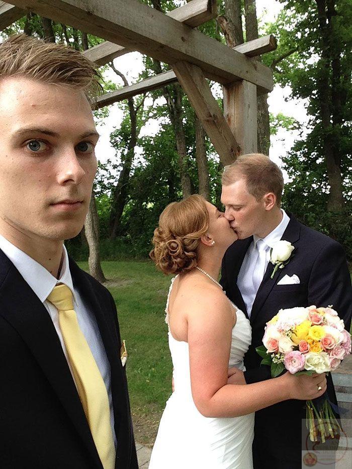 Một khoảnh khắc đám cưới ngộ nghĩnh được thêm caption bá đạo khiến ai cũng thích