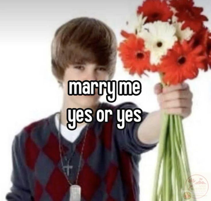 Một hình cầu hôn vui nhộn đủ sức biến status bình thường thành điểm nhấn đặc biệ