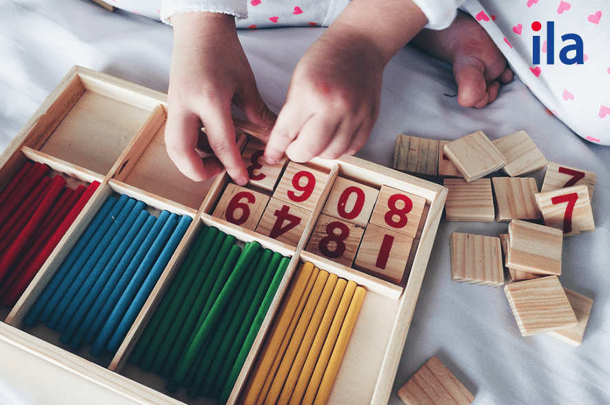 Dạy bé học toán với que tính.