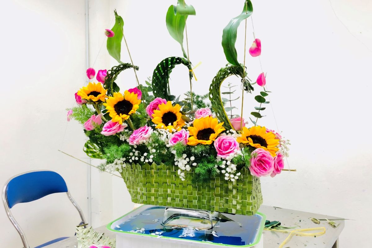 Cắm hoa 8/3 chủ đề thuyền hoa