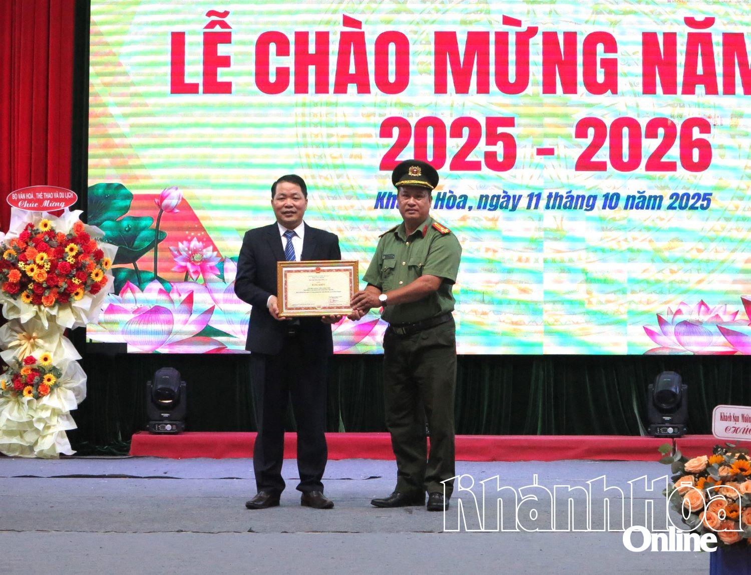 Trường Cao đẳng Du lịch Nha Trang tổ chức lễ chào mừng năm học 2025 - 2026 và đón hơn 1.000 tân sinh viên