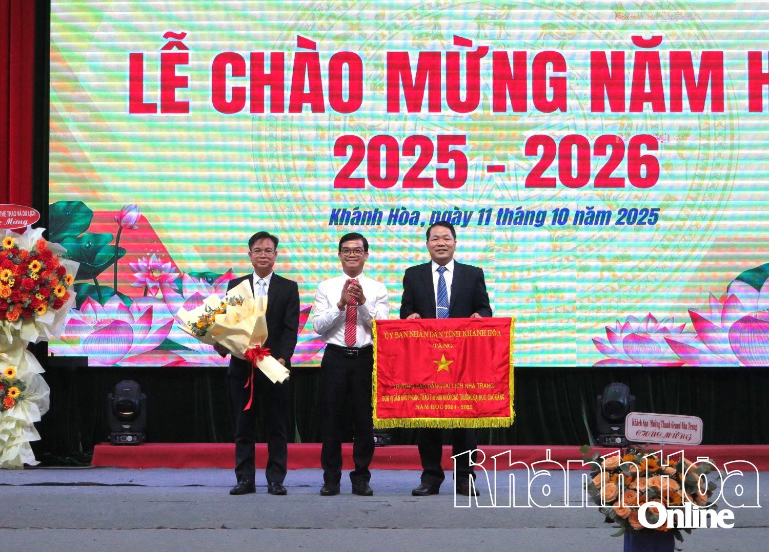 Trường Cao đẳng Du lịch Nha Trang tổ chức lễ chào mừng năm học 2025 - 2026 và đón hơn 1.000 tân sinh viên