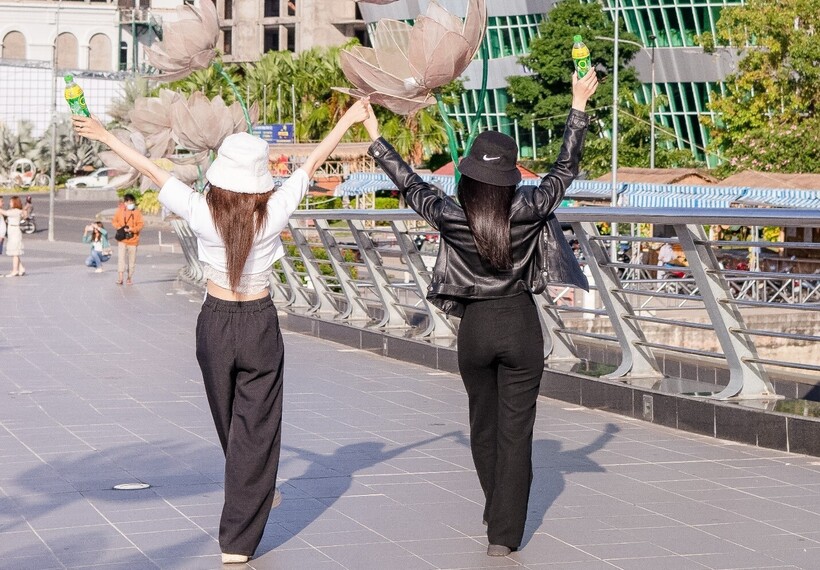 Được chiết xuất từ lá trà xanh Thái Nguyên với EGCG, Trà Xanh Không Độ là thức uống yêu thích của người trẻ để giảm stress, xua tan căng thẳng cuối năm.