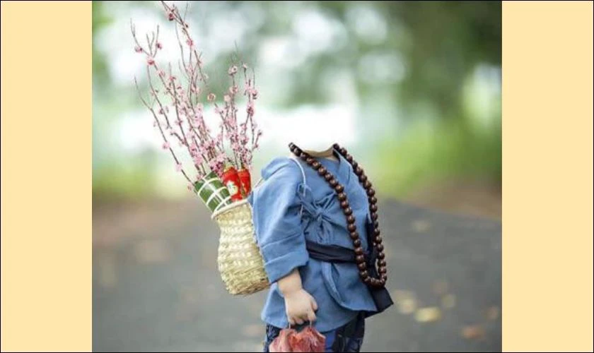 Mẫu ghép ảnh Tết cầm cây đào cho bé