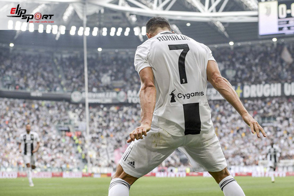 ghi 4 bàn trong bóng đá gọi là gì