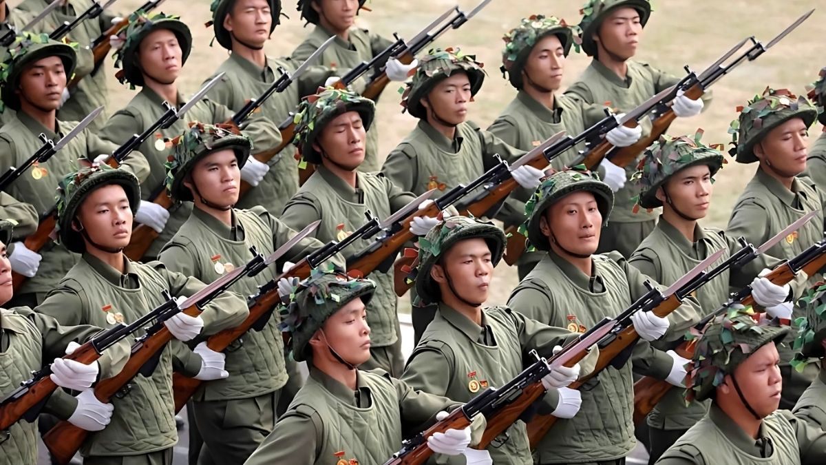 Hình ảnh chú bộ đội cầm súng duyệt binh đẹp nhất