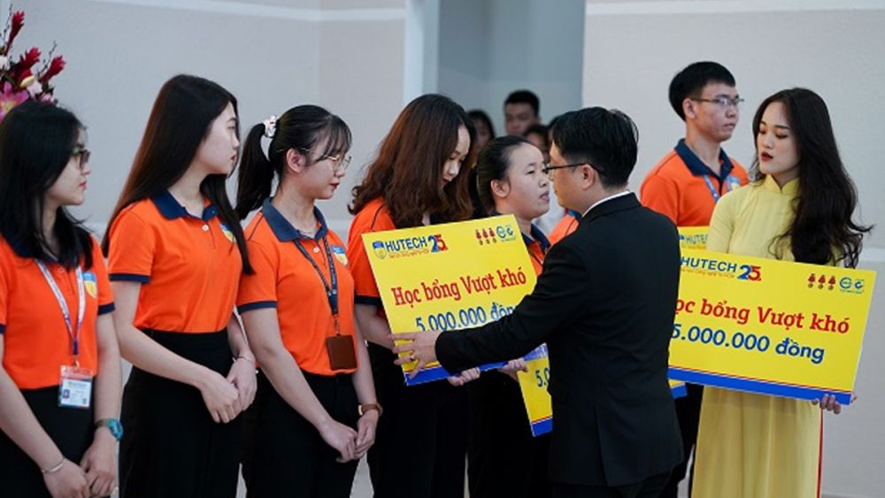 Chính sách học phí HUTECH