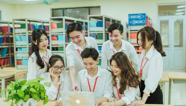 sinh năm 2k6 tuổi con gi