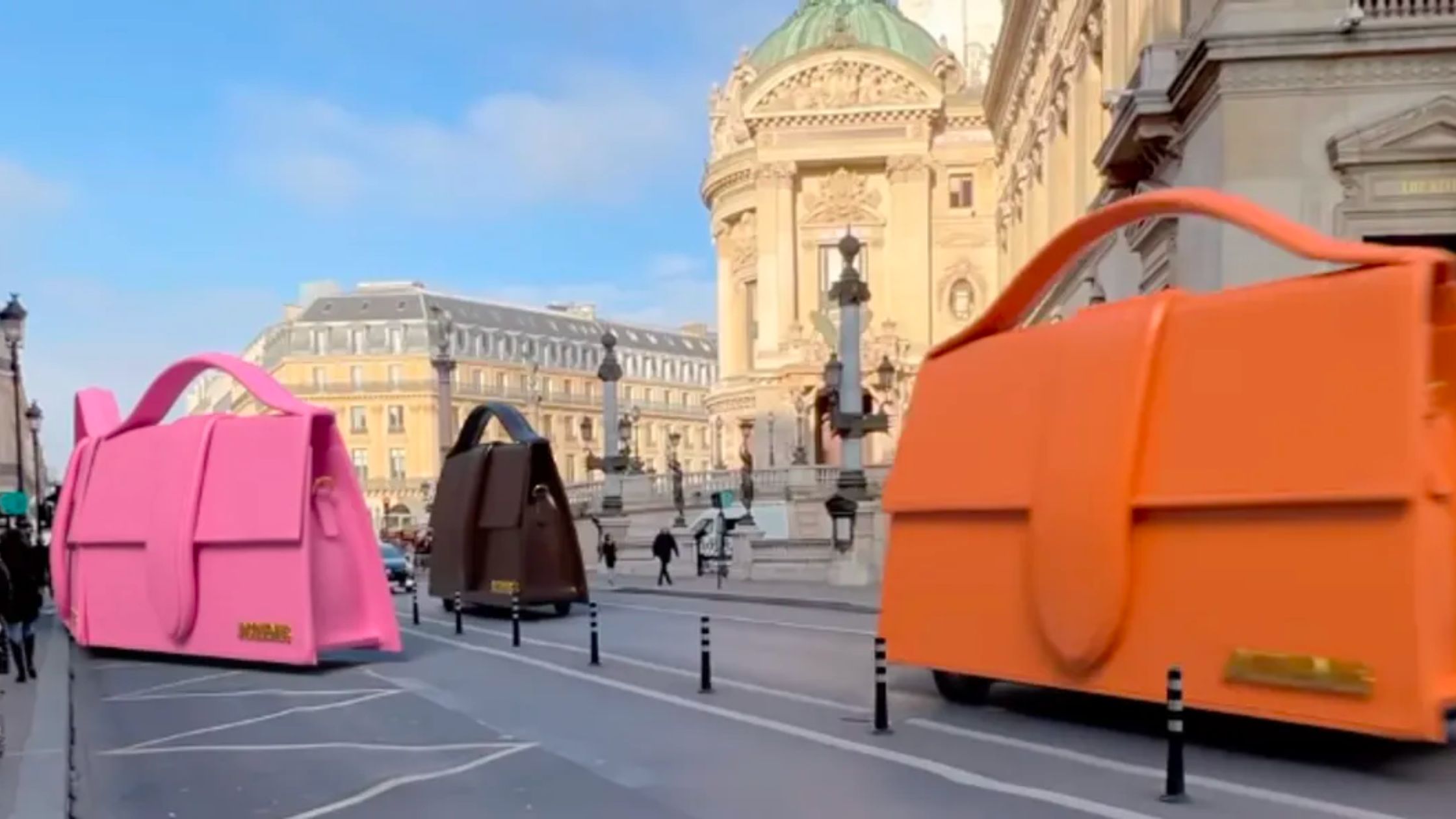 Nhờ CGI, các nhà làm phim có thể tạo nên các nhân vật, vật thể, hoặc bối cảnh mà quay phim truyền thống không thể tái hiện chân thực.