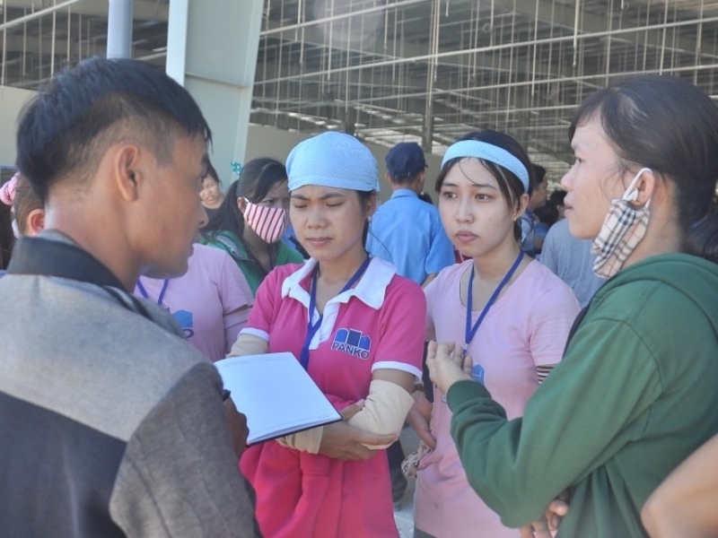 Lãn công là hình thức tự phát biểu thị thái độ bất mãn của người lao động nhưng không rời khỏi nơi làm việc