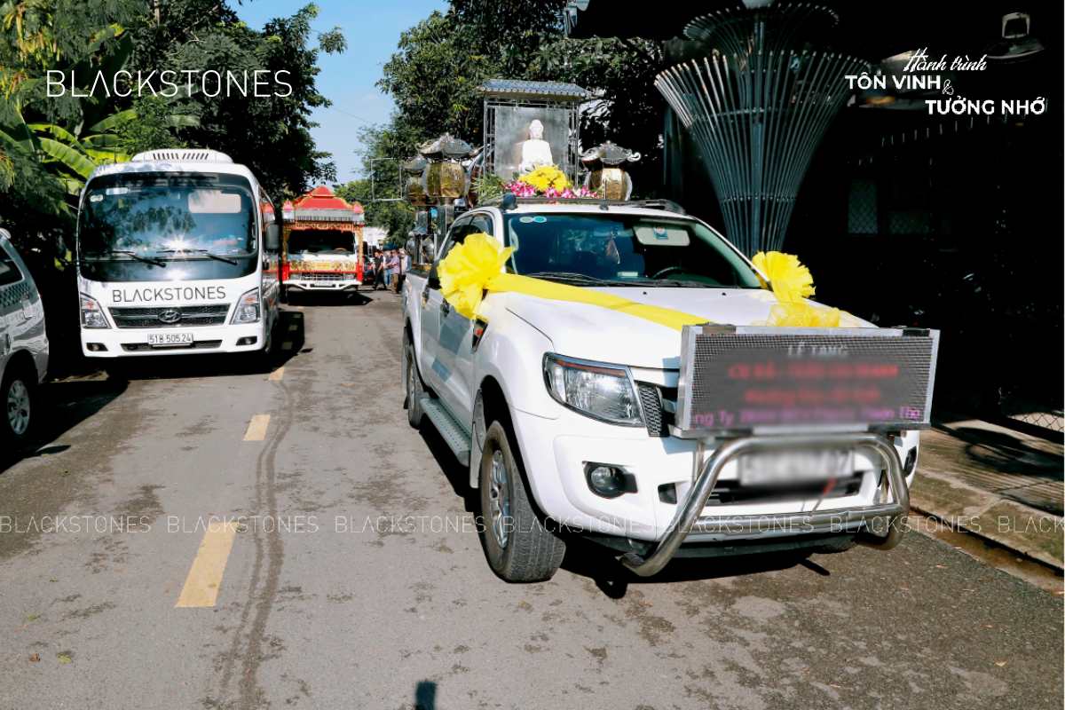 Quan tài trắng, Quan tài đỏ