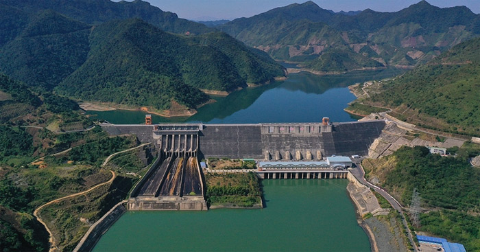 Phân tích vẻ đẹp trữ tình của con sông Đà