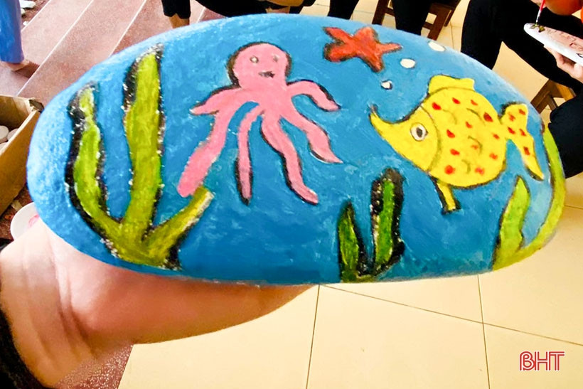 “Biến đá, sỏi thành dụng cụ dạy học ở phố núi Hà Tĩnh