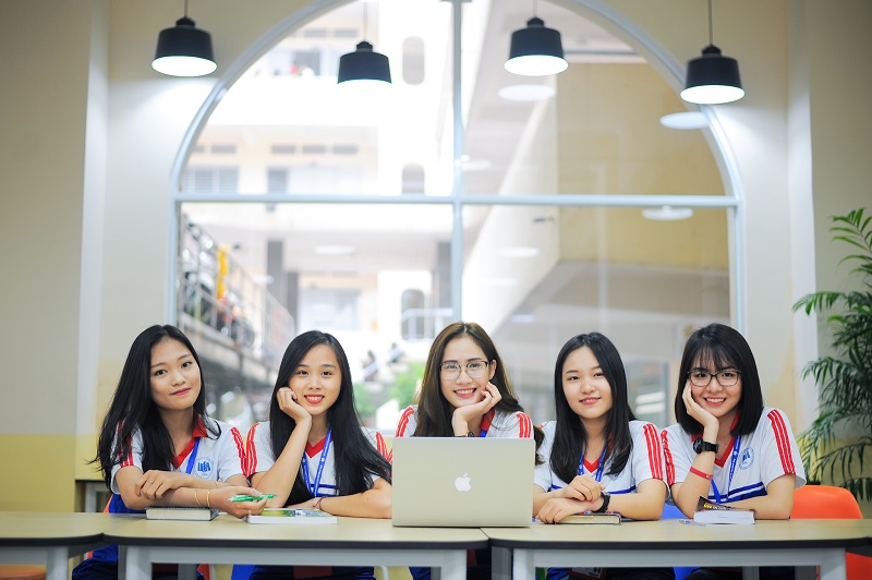 Điểm chuẩn trường UEH cao không?