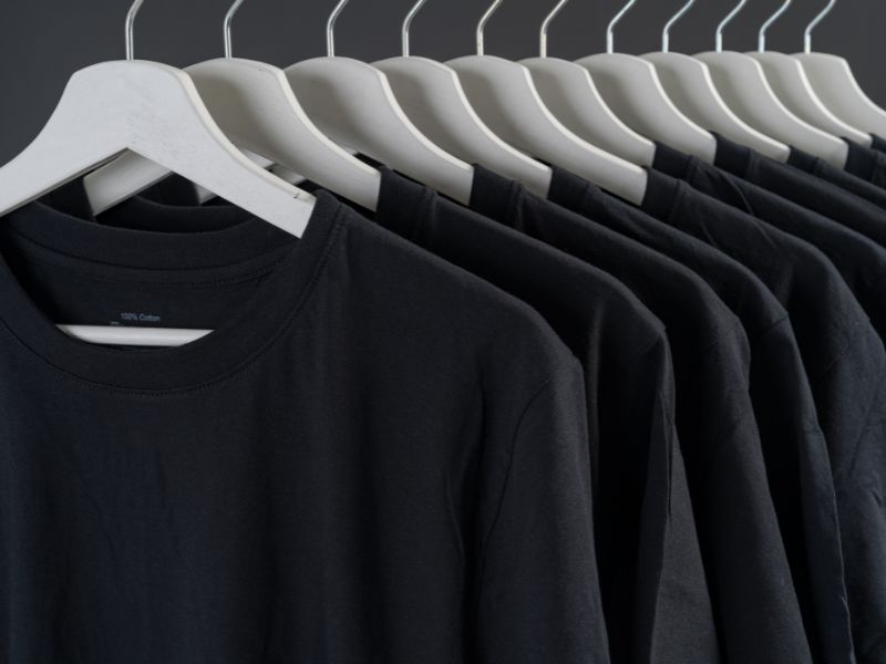 Vải màu đen Cotton thường được sử dụng nhiều để may áo phông