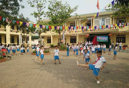 Tả quang cảnh sân trường em trong giờ ra chơi lớp 6