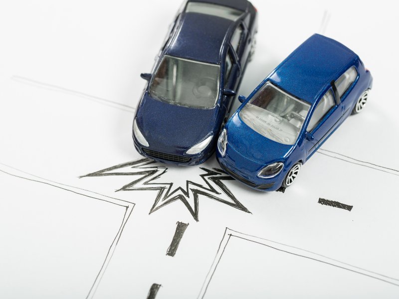 Bảo hiểm vật chất xe ô tô giúp chủ xe được bồi thường khi xe bị mất cắp, cháy nổ, tai nạn