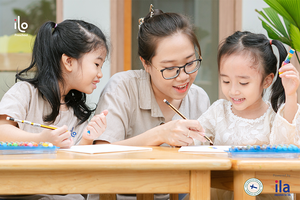 cô và bé tại ilo