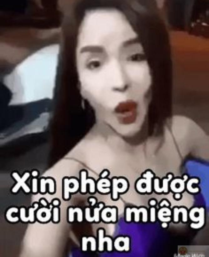 Meme LInda cười nửa miệng