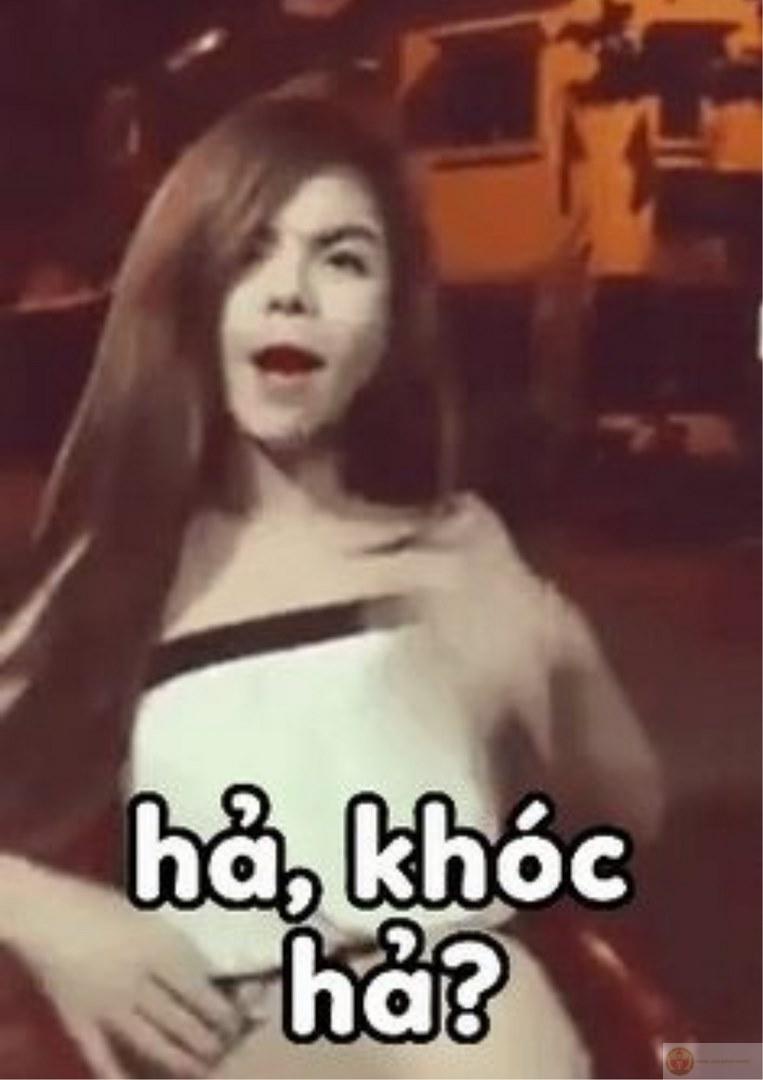 Meme Linda quỳ lạy