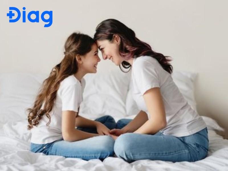 Hãy trò chuyện, lắng nghe và hỗ trợ trẻ trong giai đoạn tuổi dậy thì lần đầu có kinh nguyệt