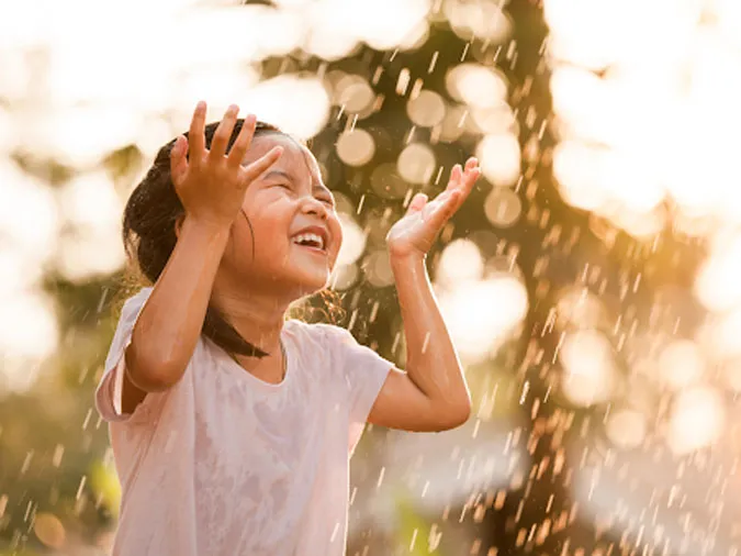 Giải thích ý nghĩa thành ngữ “Mưa dầm thấm lâu” 2