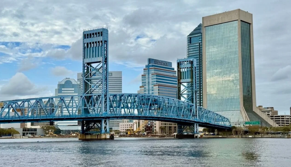 tay bac co mat do dan so thap hon so voi dong bac chu yeu do 7