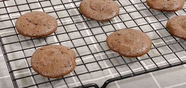 làm đế bánh đồng tiền hạt