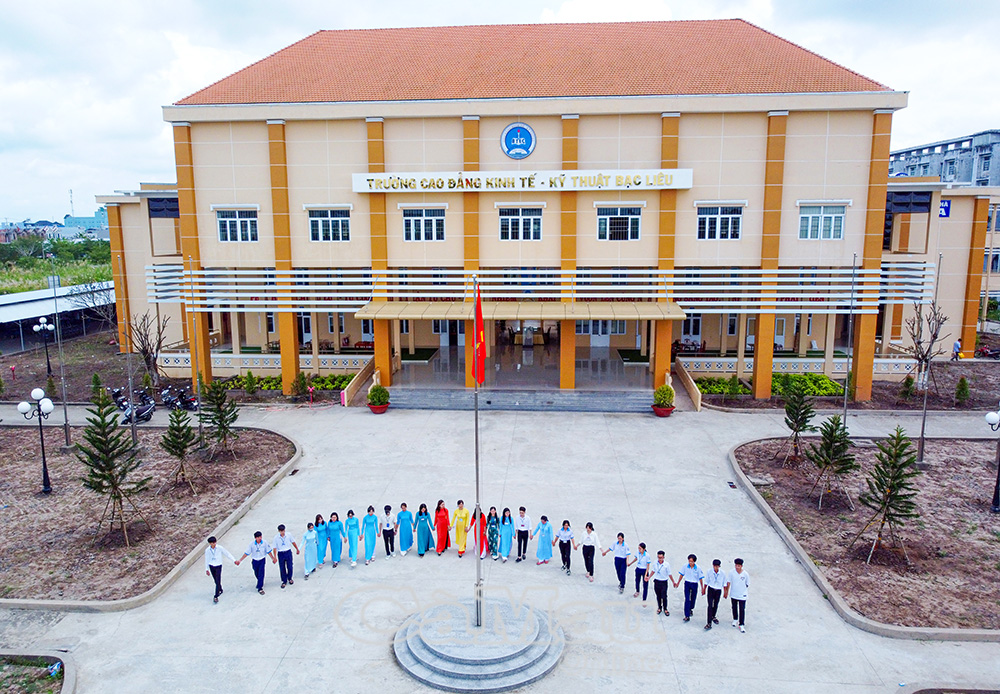 truong cao dang nghe viet nam han quoc ca mau 1