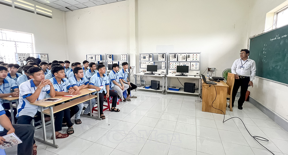 truong cao dang nghe viet nam han quoc ca mau