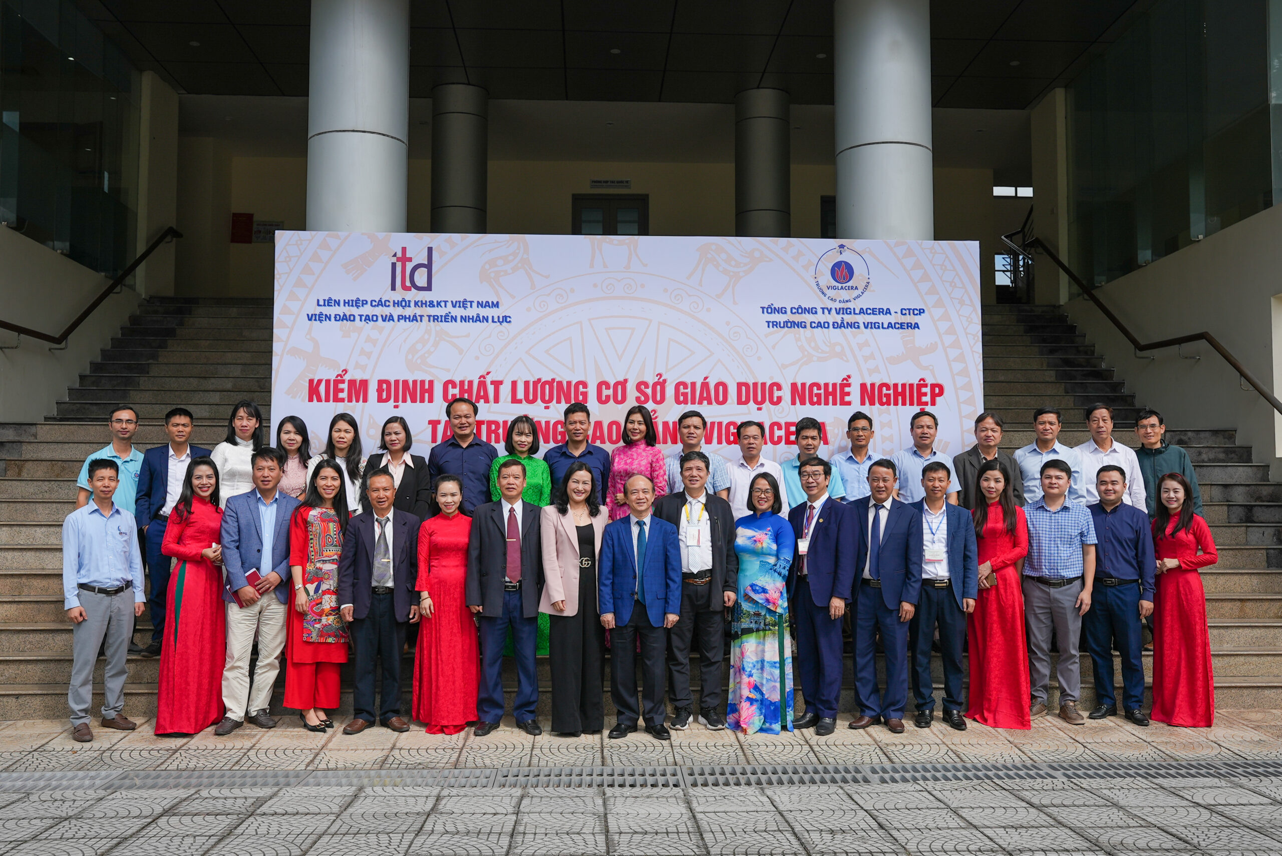 truong cao dang viglacera 4