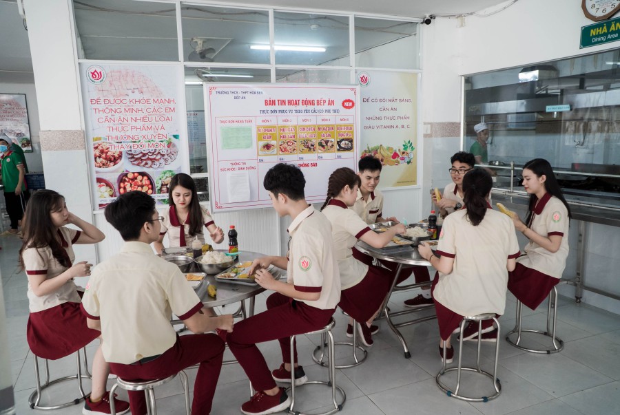 truong trung hoc pho thong hoa sen 11