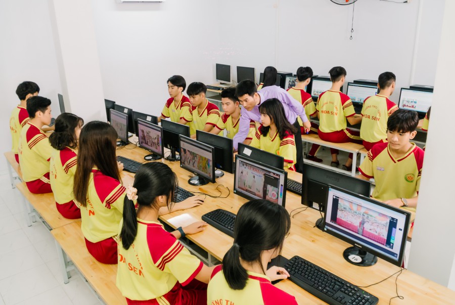 truong trung hoc pho thong hoa sen 6