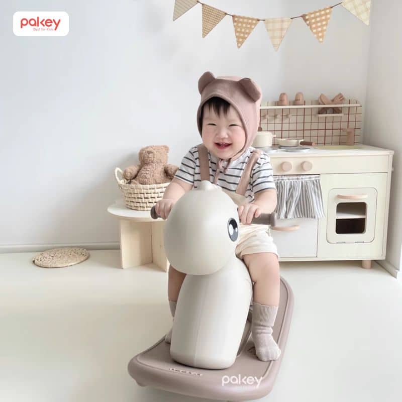 Bập bênh giúp bé vui chơi, vận động nhiều hơn, hạn chế điện thoại và tivi