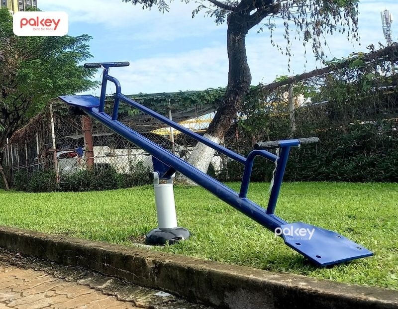 Bập bênh là một loại đồ chơi vận động được thiết kế nhằm mang lại cảm giác thú vị thông qua chuyển động đung đưa theo phương thẳng đứng hoặc lên xuống