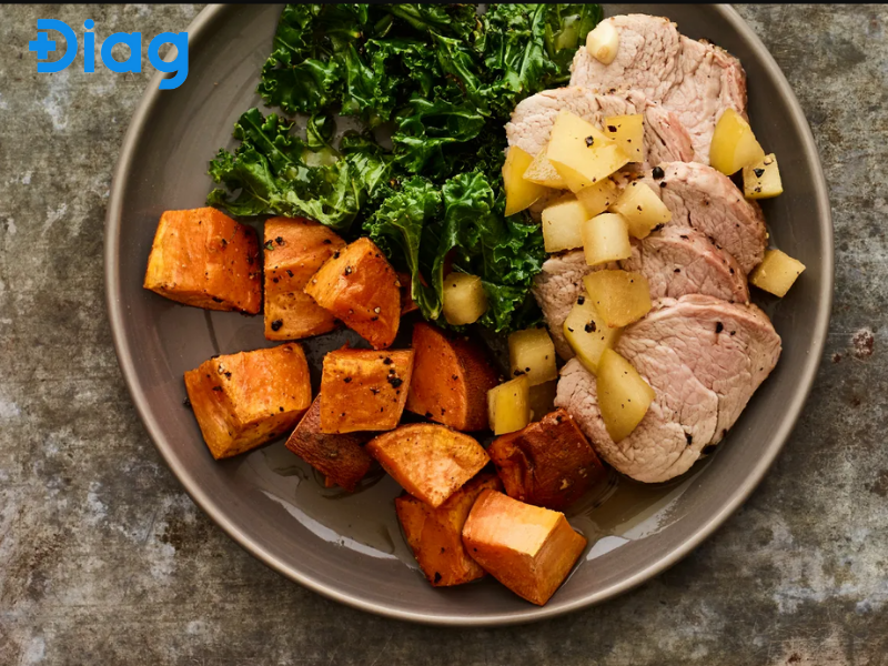 Lưu ý lựa chọn thực phẩm tự nhiên và cân bằng chất dinh dưỡng mỗi bữa ăn