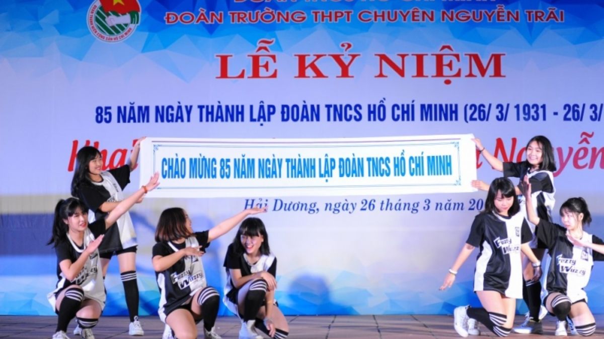 Lời dẫn chương trình văn nghệ chào mừng 26/3 - Mẫu 1