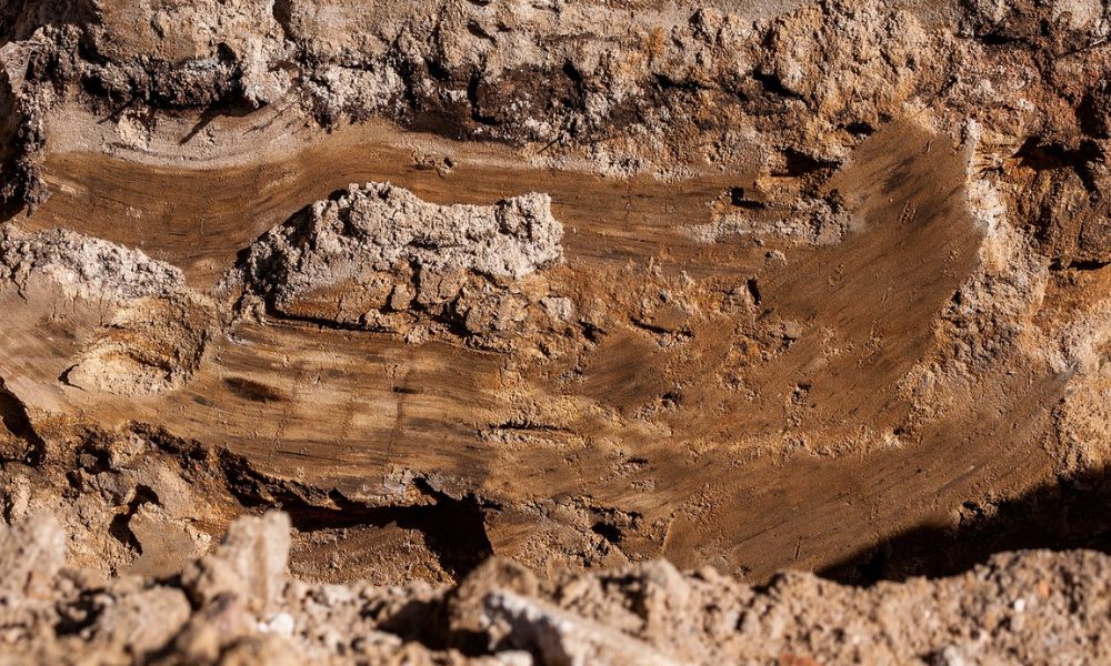 Đất sét là loại đất có tính chất dẻo và dính khi ướt