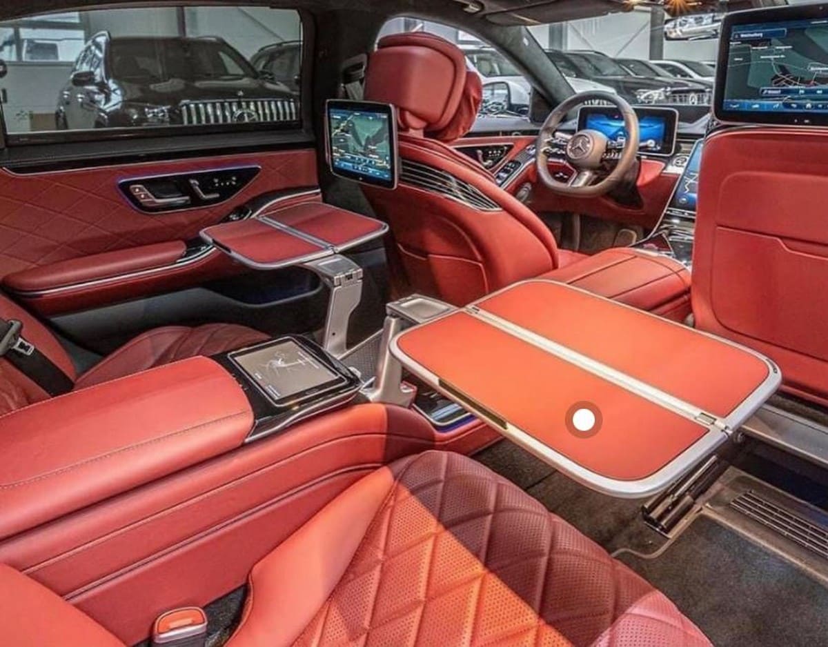 Đinh Mão có thể chọn nội thất ô tô da đỏ